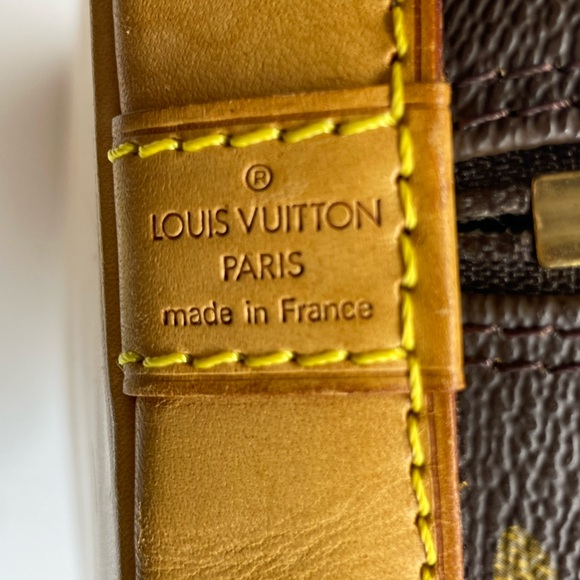 Louis Vuitton Alma Monogram HandBag - Picture 15 of 16